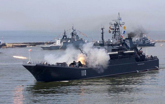 Nga triển khai hai tàu chiến mang tên lửa Kalibr đến Biển Đen - 1