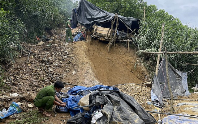 Công an tỉnh Quảng Nam truy quét "vàng tặc" tại mỏ vàng Bồng Miêu