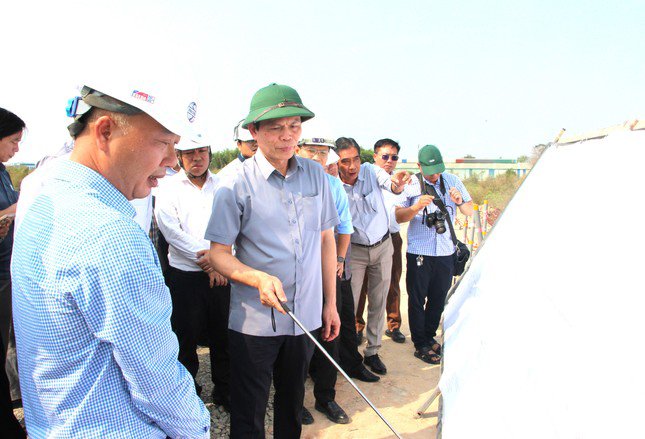 Thứ trưởng Bộ GT-VT Lê Anh Tuấn kiểm tra hiện trường cao tốc Biên Hòa - Vũng Tàu