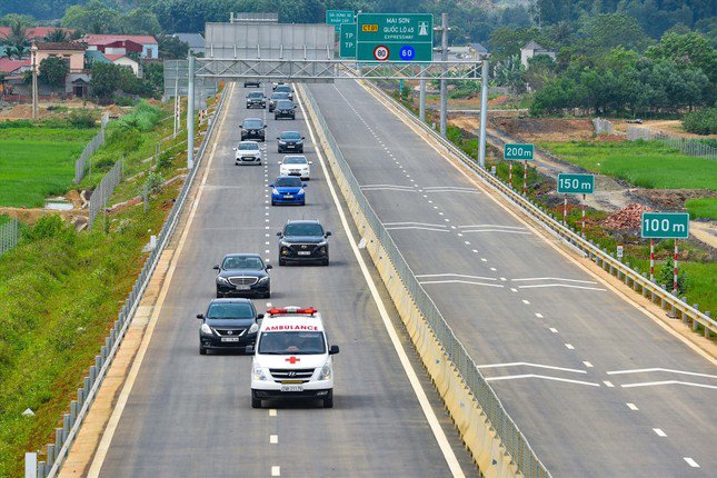 8 tuyến cao tốc vừa được Bộ GTVT cho phép nâng tốc độ tối đa lên 90 km/h.