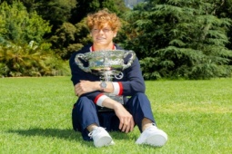 Thể thao - Nhà vô địch Sinner "tiền vào như nước", vẫn thua "Vua" Nadal