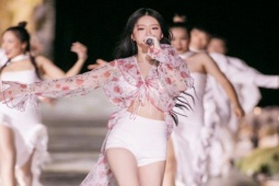 Thời trang - Qua thời "chín ép", Linh Ka giờ mặc hở cũng được khen mướt mát mà chẳng hề phô