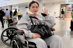 Đời sống Showbiz - Hình ảnh Khánh Thi ngồi xe lăn gây xôn xao