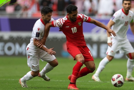 Video bóng đá Tajikistan - Jordan: Bàn thắng may mắn, vé bán kết về tay (Asian Cup)