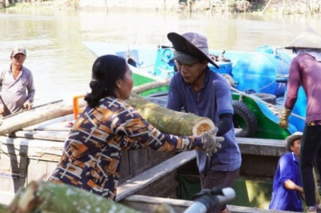 VIDEO: Những đôi tay không yếu đuối ở xóm hầm than củi