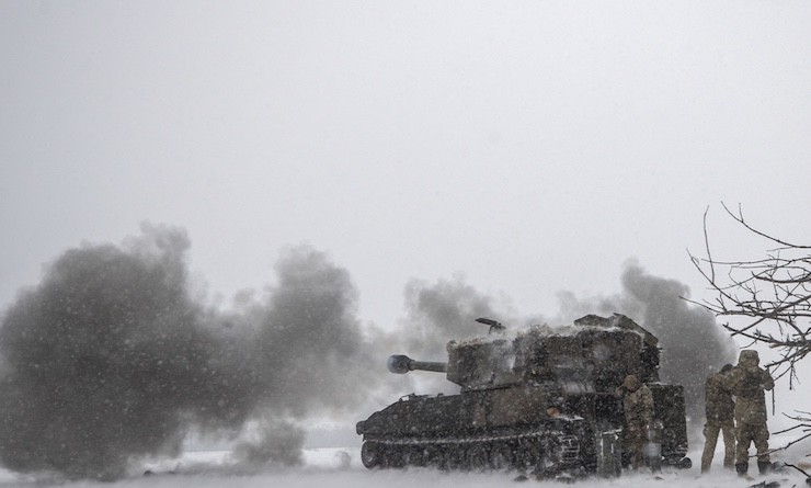 Binh sĩ Ukraine vận hành lựu pháo M109 Paladin do Mỹ cung cấp tại khu vực tiền tuyến ở vùng Donetsk.
