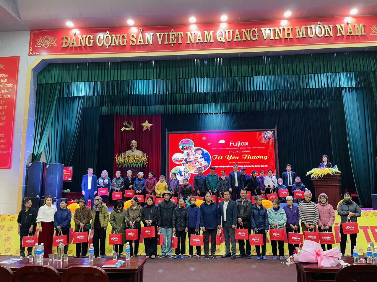 Chương trình Tết yêu thương của công ty TNHH Dịch vụ & Thương mại Gia Bảo tại huyện Văn Lâm