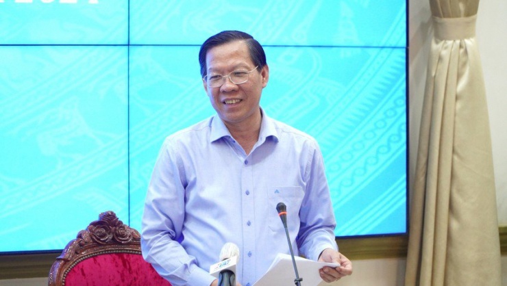 Chủ tịch UBND TP.HCM Phan Văn Mãi báo cáo tại hội nghị. Ảnh: V.LÊ