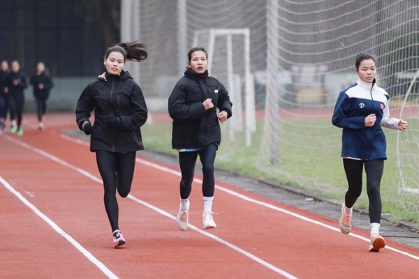 Vận động viên tập luyện tại Trung tâm Huấn luyện Thể thao Quốc gia Hà Nội. Ảnh: Minh Nguyệt