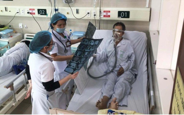 Bệnh nhân bị phổi tắc nghẽn dễ trở nặng khi thời tiết nồm ẩm