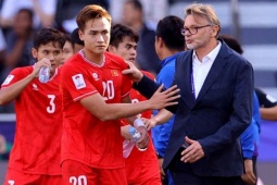 Bóng đá - “Ông chủ” VFF và HLV Troussier thiếu gì?