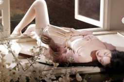 Thời trang - Sau khi nâng size vòng 1, "hot girl trà sữa Việt" chăm mặc đồ xuyên thấu nhưng chẳng phô