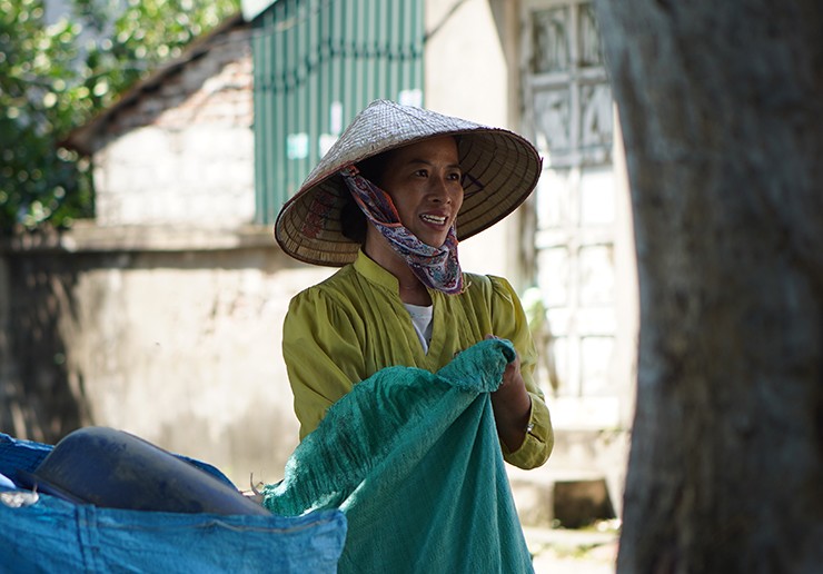 Chị Hòa luôn sống lạc quan, để nuôi 2 con thay chồng