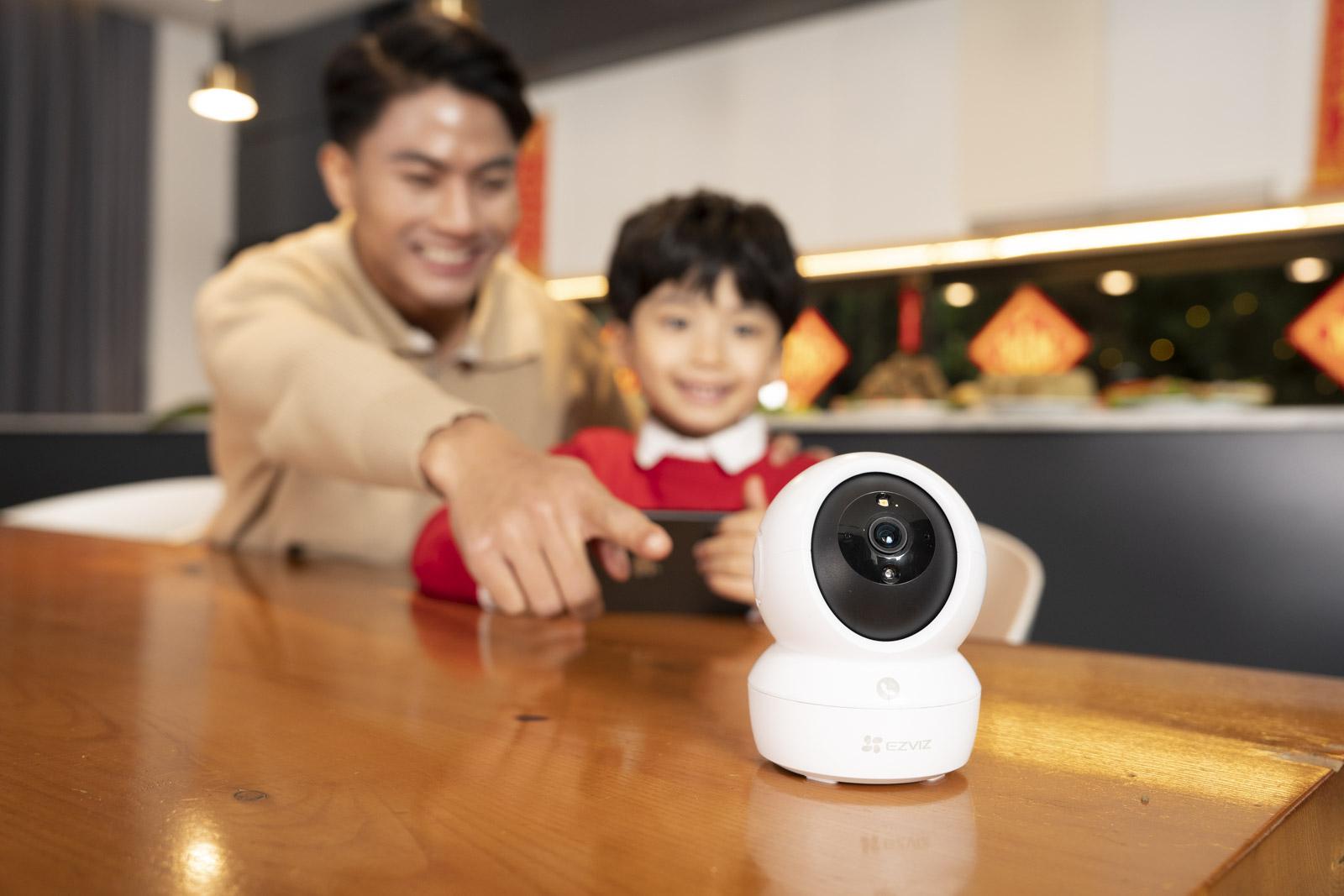 Camera thông minh H6c Pro với khả năng quay quét, giám sát 24/7, mang lại sự an tâm tuyệt đối, giúp gia chủ biết rõ mọi việc diễn ra dù không ở nhà.