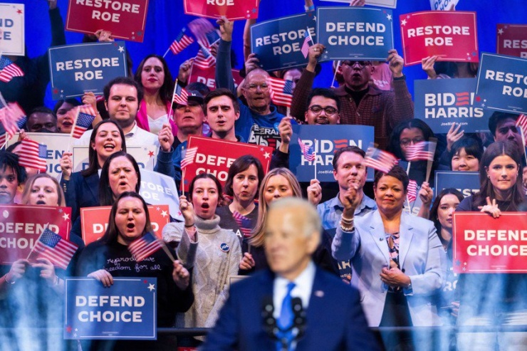 Người ủng hộ Tổng thống Mỹ Joe Biden khi ông phát biểu vận động tranh cử vào ngày 23-1 tại ĐH George Mason, bang Virginia (Mỹ). Ảnh: JIM LO SCALZO/EPA/SHUTTERSTOCK