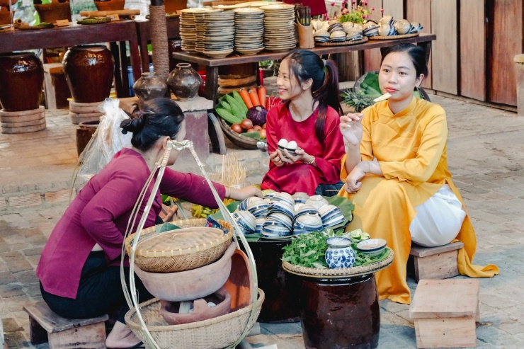 Những gánh hàng rong sẽ làm hài lòng du khách.