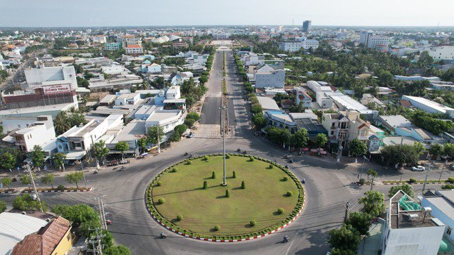 Tuyến đường được thông suốt tạo mỹ quan đô thị, mang lại diện mạo mới cho Thành phố Bạc Liêu. Ảnh: V.Đ.