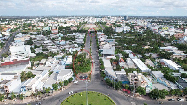 Hiện trạng tuyến đường khi vướng mặt bằng của 2 hộ ông Hưng và bà Hường.