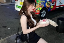 Thời trang - 2 người đẹp làng bóng đá Việt mặc xinh như hot girl khi đi ăn hàng, dạo phố