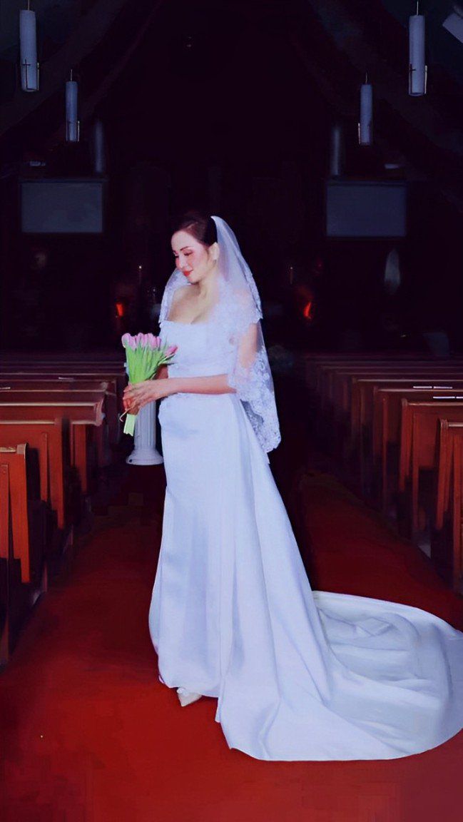 Diễm Hương đăng ảnh váy cưới tại nhà thờ ở Canada