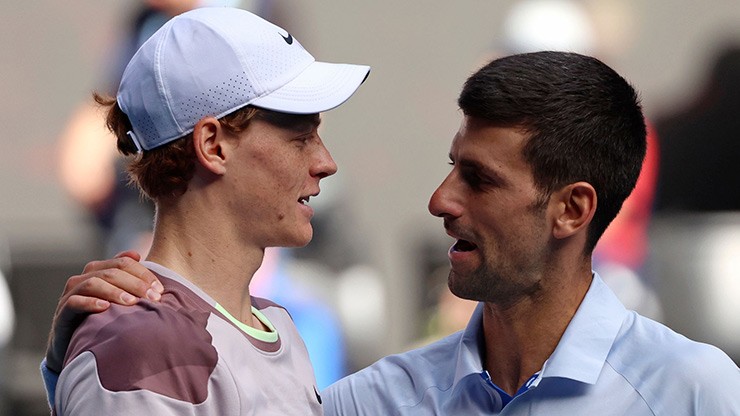 Sinner khiến Djokovic dừng bước ở bán kết Australian Open