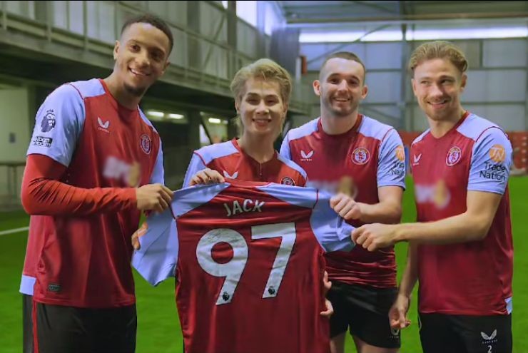 Sau ồn ào vụ Messi, Jack bất ngờ xuất hiện ở CLB Aston Villa