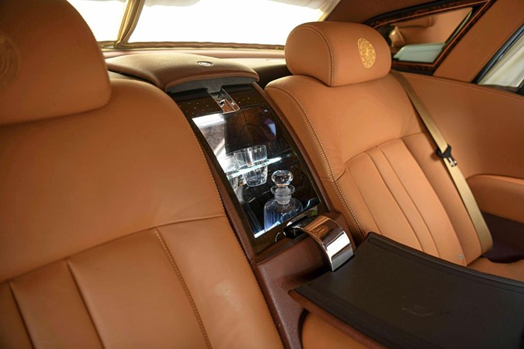 Rolls-Royce Phantom Lửa Thiêng "chốt đơn" thành công sau 7 lần đấu giá - 8