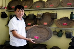 Tin tức trong ngày - Lão nông chất đống hơn 500 mâm gỗ trong nhà, cả năm chỉ Tết mới mang ra dùng