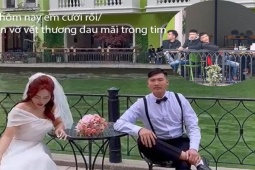 Bạn trẻ - Cuộc sống - Cô dâu, chú rể sượng trân khi bị  nhóm thanh niên trêu chọc lúc chụp ảnh cưới