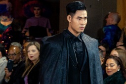 Đàn ông - “Nam vương chân đất” Danh Chiếu Linh diễn thời trang cho giới thượng lưu tại NewYork