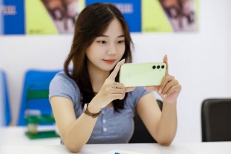 Top 4 smartphone pin "trâu" 6.000 mAh, chơi game xuyên Tết