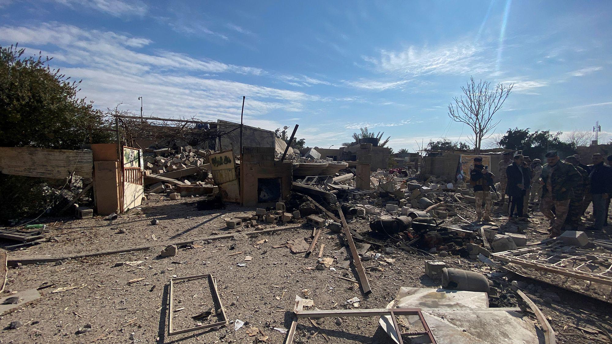 Những căn nhà bị phá hủy trong cuộc tập kích của Mỹ ở al-Qaim, Iraq.