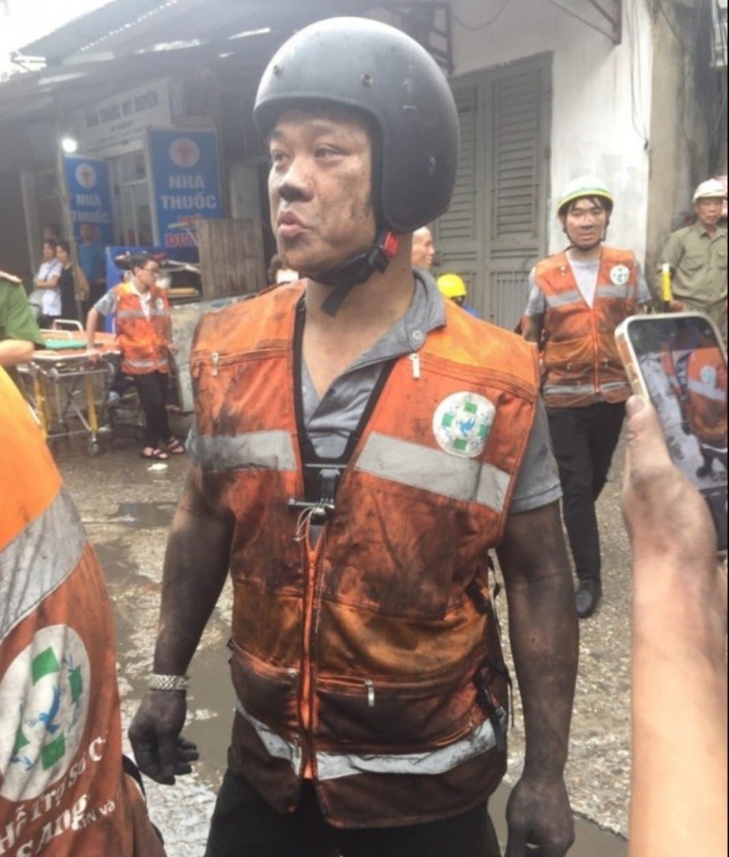  Anh Việt là người đã cứu sống 12 người trong vụ cháy chung cư mini ở Thanh Xuân (Hà Nội).