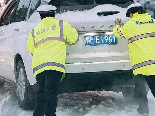 Thế giới - Lạnh bất thường, người dân Trung Quốc như “ngồi trên đống lửa”