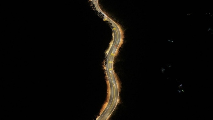 Cung đèo mới dài hơn 7 km, rộng rãi hơn rất nhiều so với đèo Prenn cũ. Ảnh: VÕ TÙNG