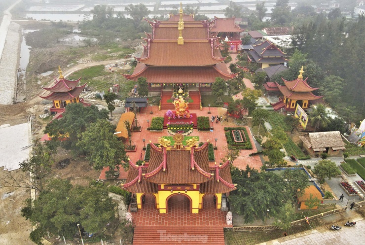 Theo các tài liệu, chùa Phổ Độ được xây dựng vào khoảng cuối thế kỷ 17. Năm 1903, do ảnh hưởng từ thiên nhiên, ngôi chùa sập xuống đáy sông. Đến năm 1935, ngôi chùa được các đạo hữu và nhân dân trong vùng khôi phục.