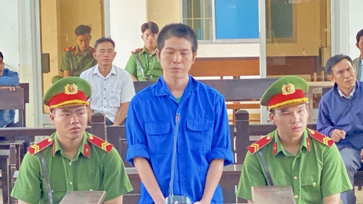 Vợ chồng bị cáo Nguyễn Minh Tiến nhiều lần cho 2 con cùng uống thuốc sâu tự tử nhưng chỉ có vợ, con Tiến chết, còn Tiến đến nay bị tuyên tử hình.