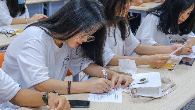 Các thí sinh xét tuyển khối B phải đăng kí xét tuyển với hai môn bắt buộc là Toán và Sinh học. (Ảnh: TL)