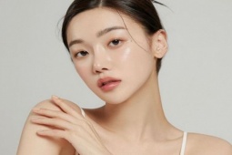 Đôi môi xinh mềm mịn đón Tết với mặt nạ ngủ đơn giản từ Vaseline