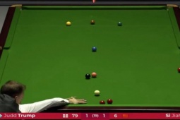 Thể thao - Siêu sao bi-a Trump đi cơ khó tin, đưa bi "vượt sông" lừ lừ tiến vào lỗ