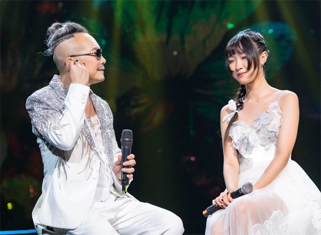 Khói thuốc đợi chờ, Tình như lá bay xa, Người nói và Mãi mãi bên em giúp tạo ra phần kết với rất nhiều cảm xúc cho khán giả. Đều là những bản nhạc “đời đầu” gắn liền với trí nhớ người nghe nhạc Jimmii Nguyễn.