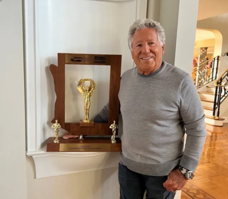8. Mario Andretti (người Mỹ gốc Ý) có 100,1 triệu bảng