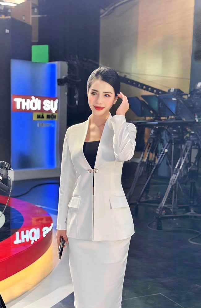 Bên cạnh công việc của một người dẫn chương trình, Như Quỳnh còn là một diễn viên tự do, mẫu ảnh. 