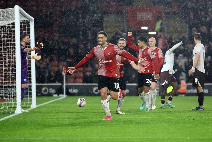 Nóng rực vòng 4 FA Cup: Southampton nhấn chìm Watford, hẹn đấu Liverpool