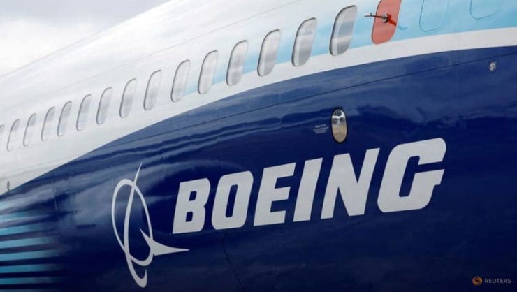 Logo của hãng sản xuất máy bay Boeing tại Triển lãm hàng không quốc tế Farnborough (Anh) ngày 20-7-2022. Ảnh: REUTERS