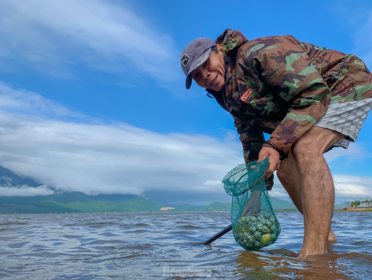 Nhọc nhằn mưu sinh trên đầm Lập An ngày sát Tết - 11