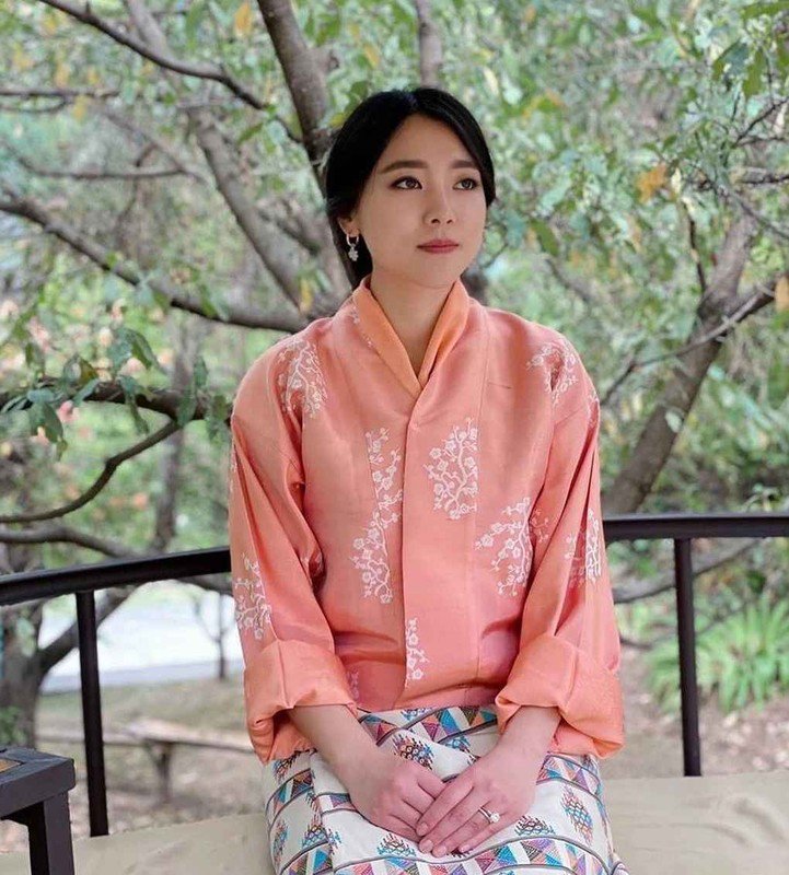 Công chúa Bhutan sống kín tiếng, xinh đẹp gây bão mạng - 1