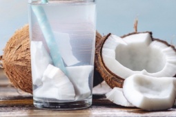 Làm đẹp - Nước dừa lên men: Thần dược nuôi dưỡng làn da trắng như ngọc