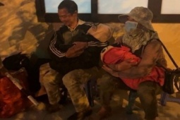 Tin tức trong ngày - Tin tức 24h qua: 4 người trong gia đình ướt sũng, đi lạc 10km khi vừa xuống sân bay Nội Bài