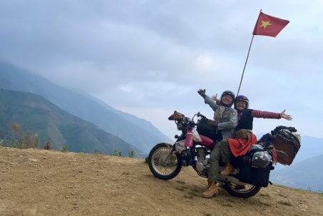 Vợ chồng “phượt thủ” 9X và hành trình 70 ngày xuyên Việt cùng quầy bar mini